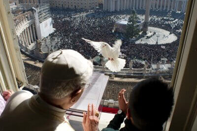 Papst mit Taube (Januar 2013): Von anrührender Schlichtheit